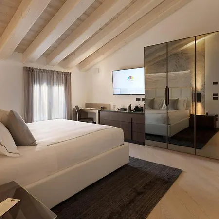 فندق Ca' Apollonio Heritage 5*