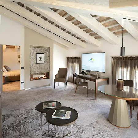 Ca' Apollonio Heritage Hotel 5*