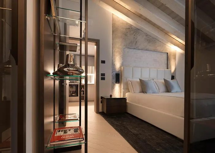 Ca' Apollonio Heritage Hotel 5*