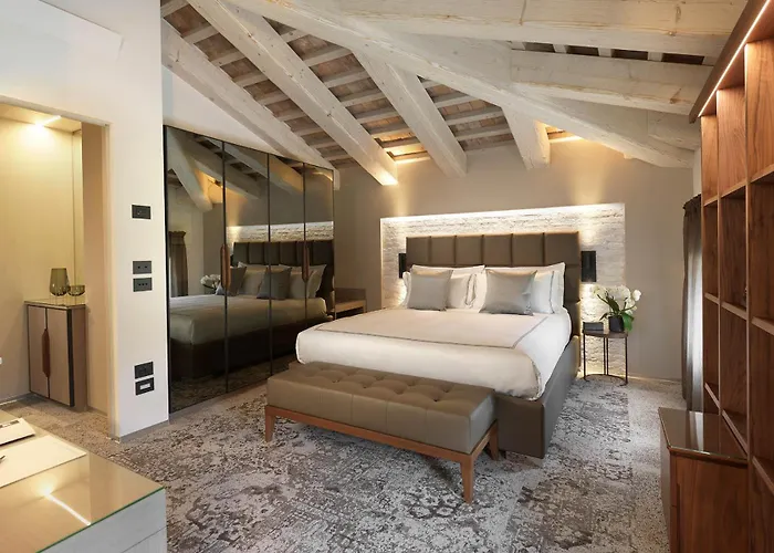 Ca' Apollonio Heritage Hotel 5*